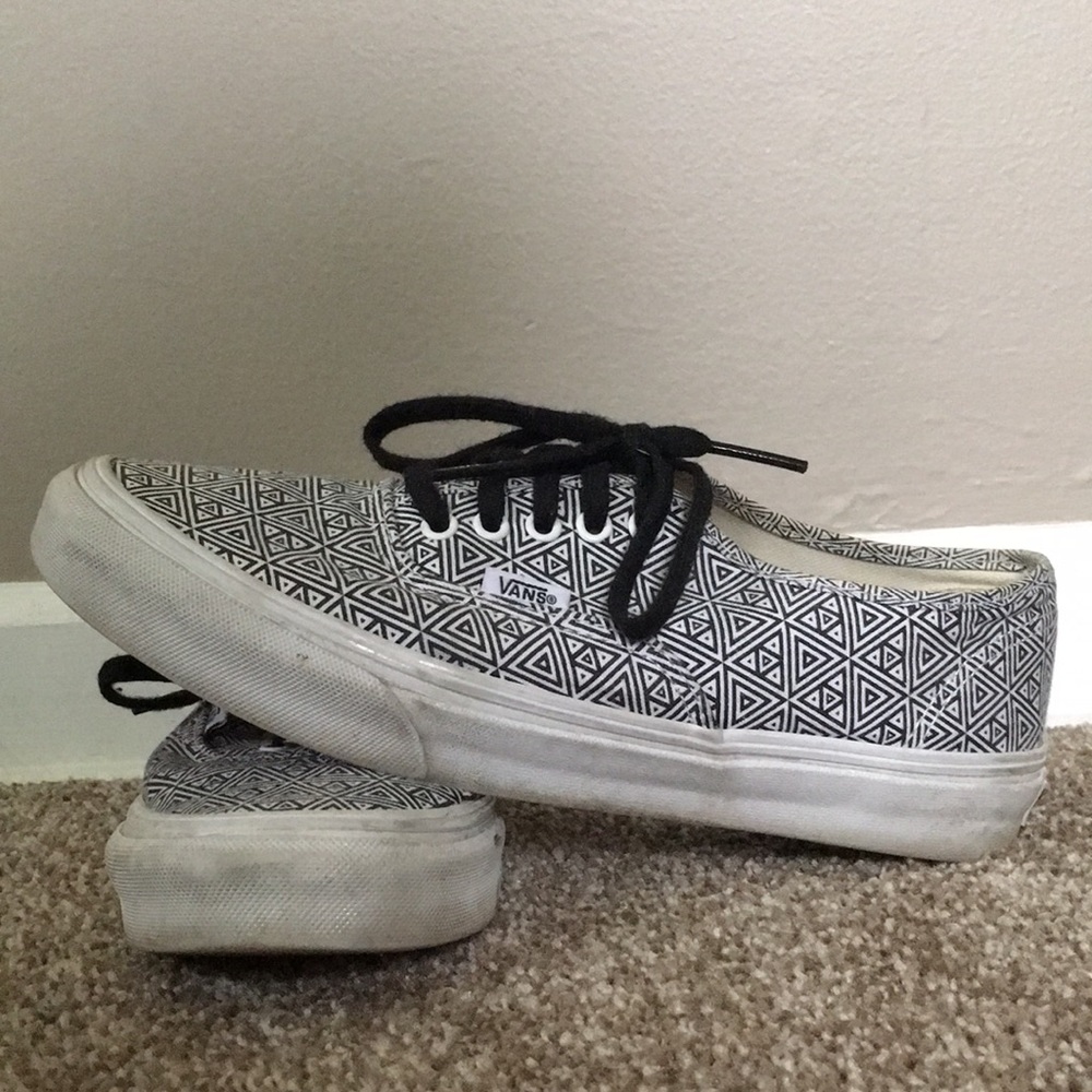 Vans black and white triangle design